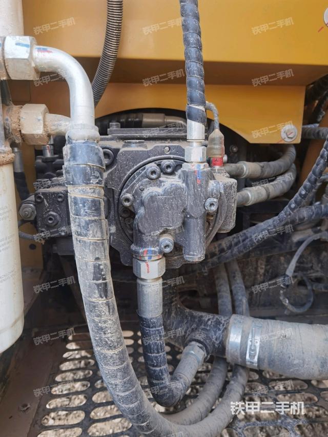 液壓泵斜45?左（大件艙室）