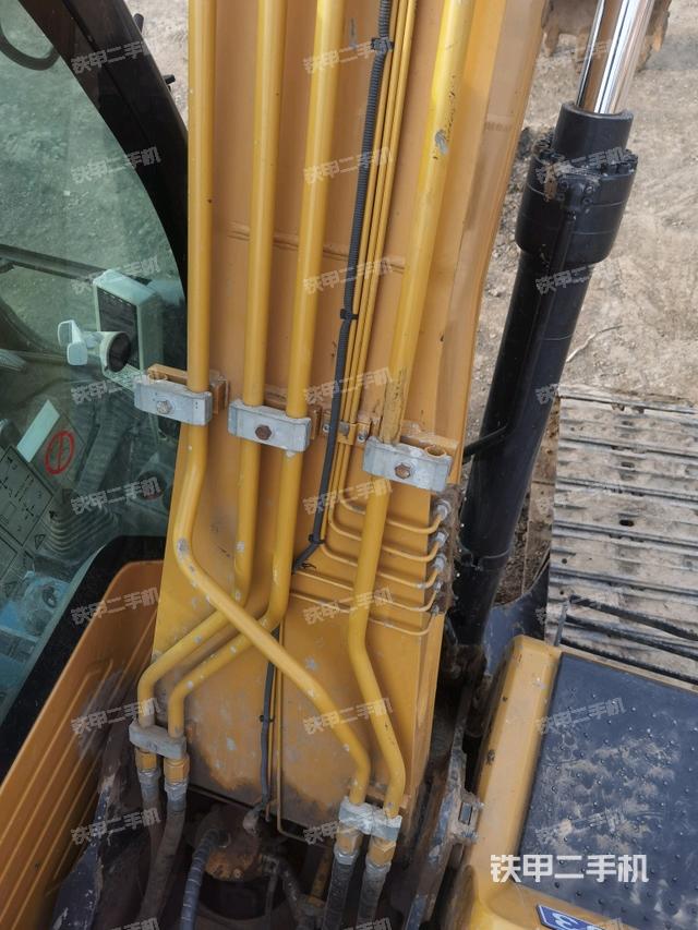 大臂背部俯視（工作和回轉(zhuǎn)裝置）