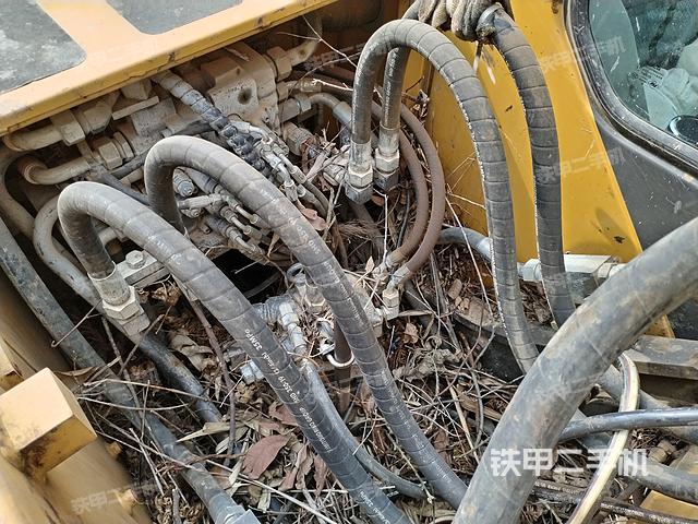 回转马达和主控阀（整机外观）