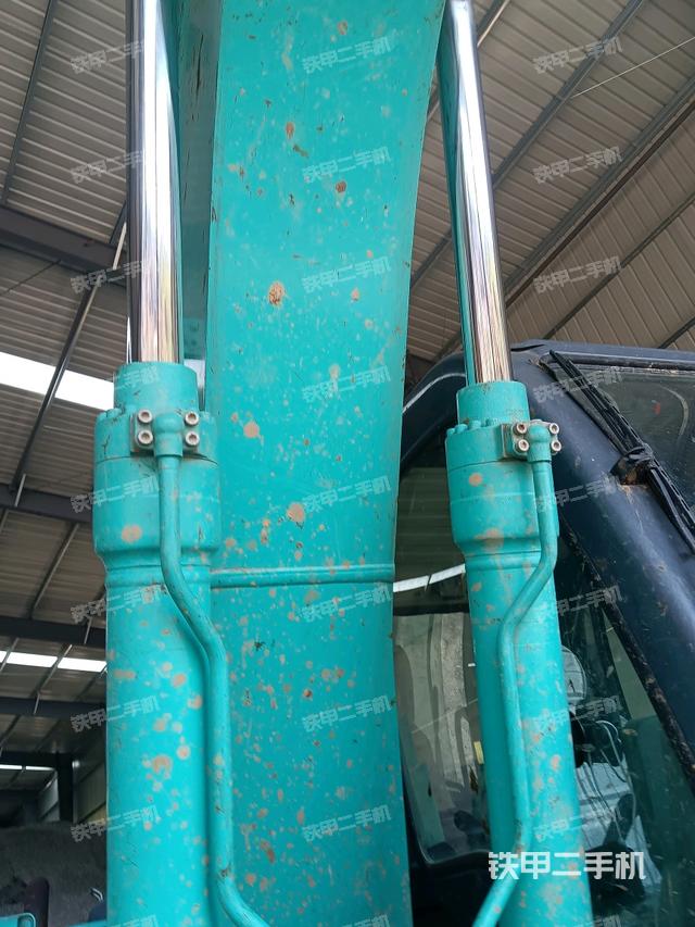 大臂油缸整體?豎拍（工作和回轉(zhuǎn)裝置）