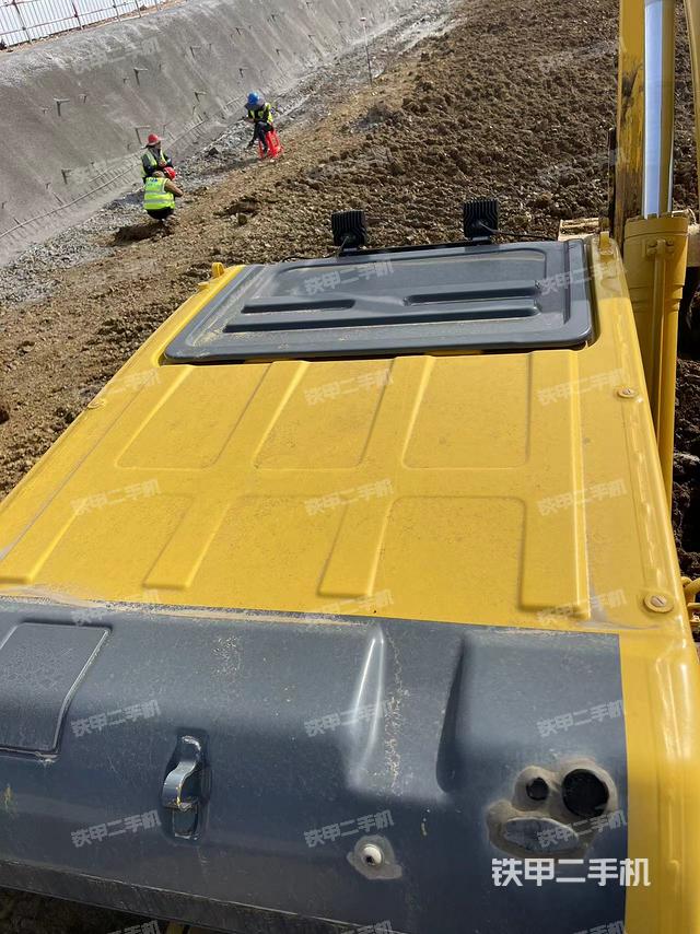 驾驶室顶部（整机外观）