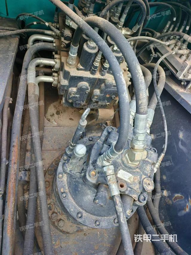 驾驶室顶部（整机外观）