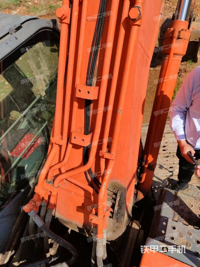 大臂背部俯视（工作和回转装置）