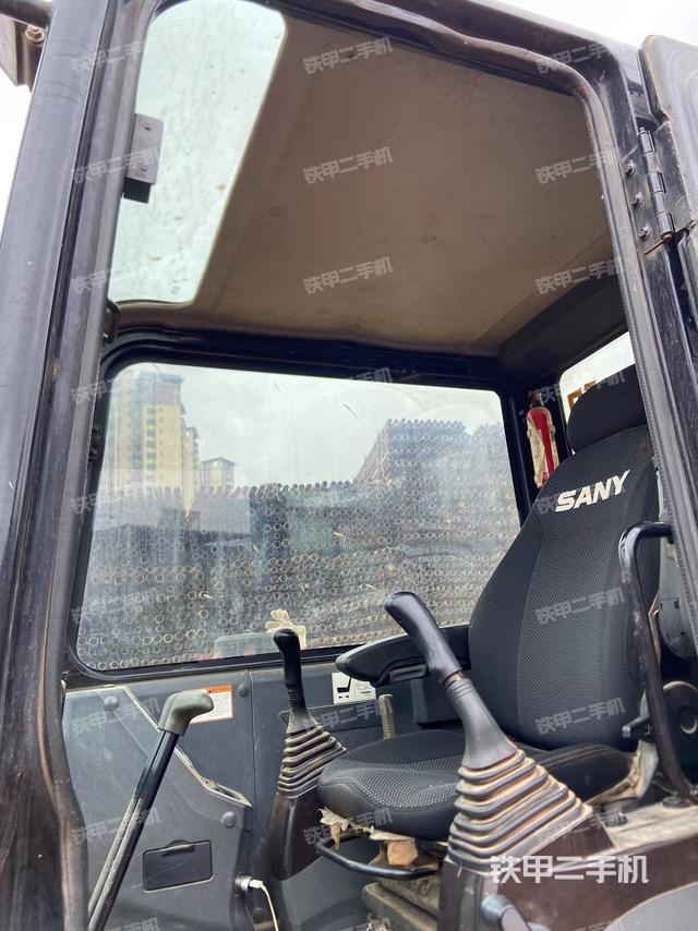 驾驶室整体（整机外观）