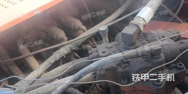 回转马达和主控阀（整机外观）