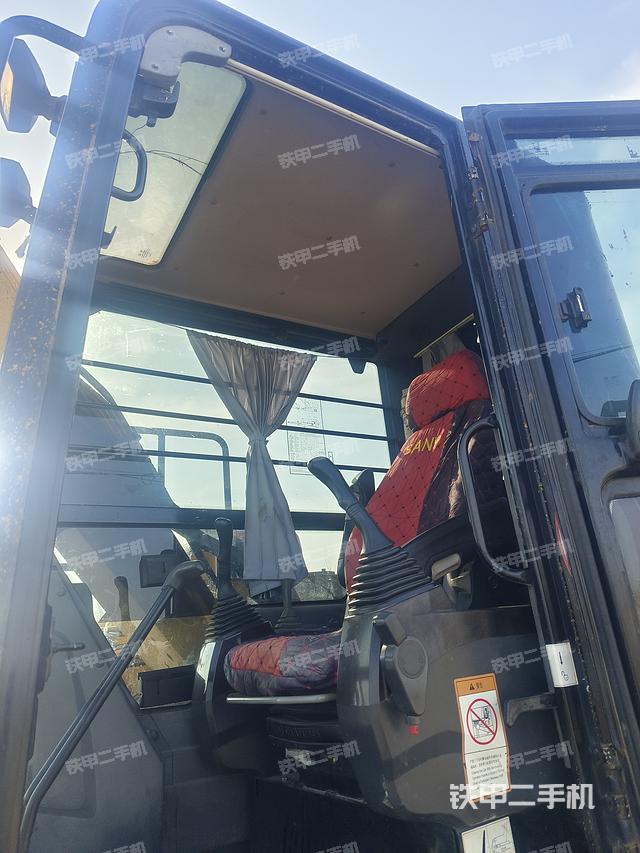 驾驶室整体（整机外观）