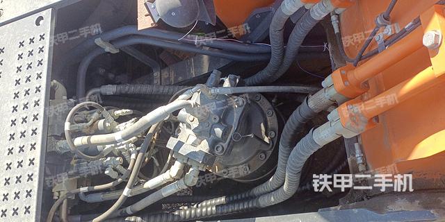 回转马达和主控阀（整机外观）