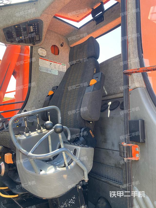 驾驶室操作台（设备外观及核心部件）