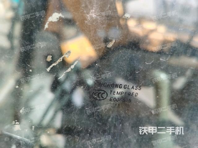 后窗玻璃角標（駕駛室部分）