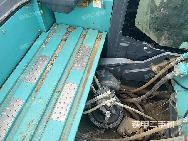 回转马达和主控阀（整机外观）