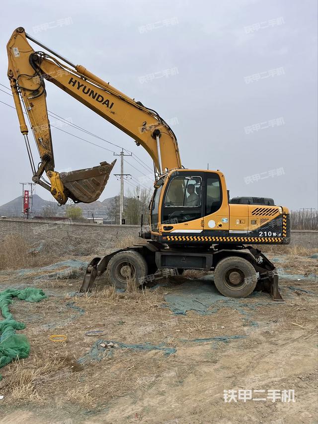 現(xiàn)代R210W-9挖掘機(jī)
