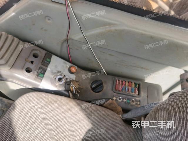 座椅左側控制臺/音響/含左手柄（駕駛室部分）