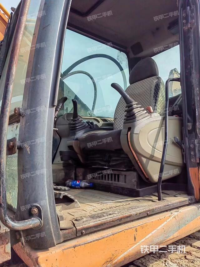 驾驶室整体（整机外观）