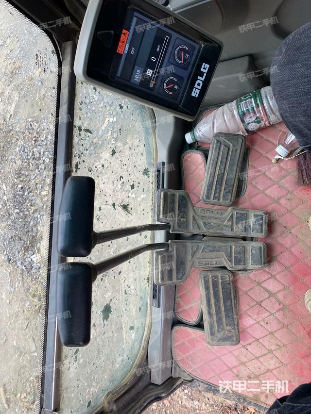 驾驶室整体（整机外观）