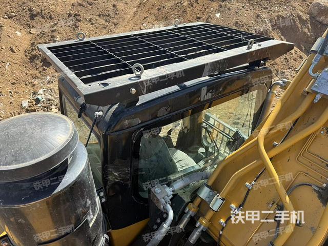 驾驶室顶部（整机外观）