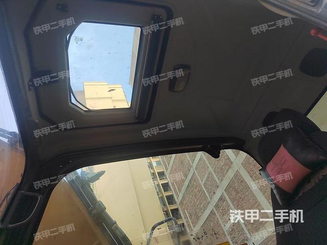 驾驶室顶部（整机外观）