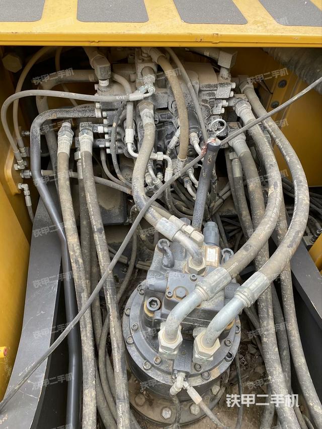 回转马达和主控阀（整机外观）