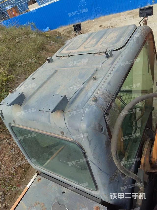 驾驶室顶部（整机外观）