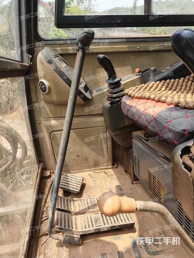 驾驶室整体（整机外观）