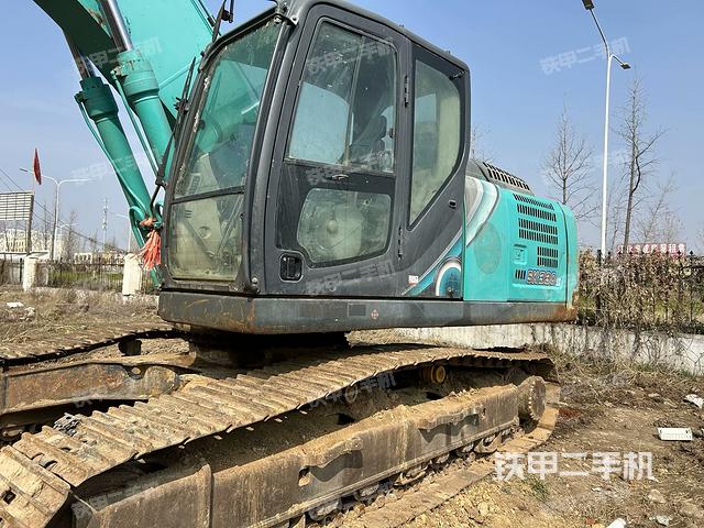 驾驶室顶部（整机外观）