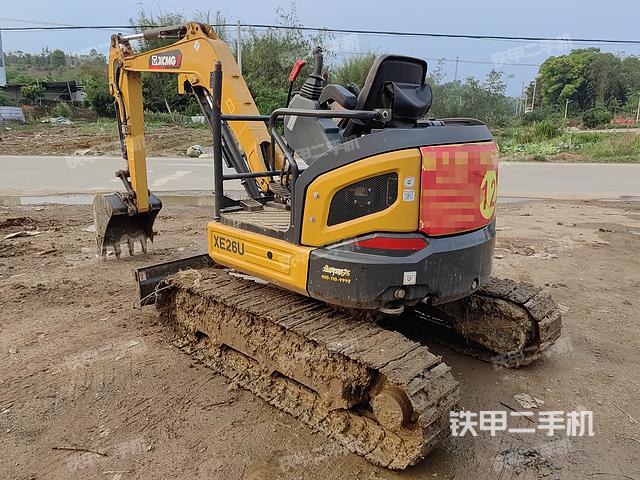 驾驶室顶部（整机外观）