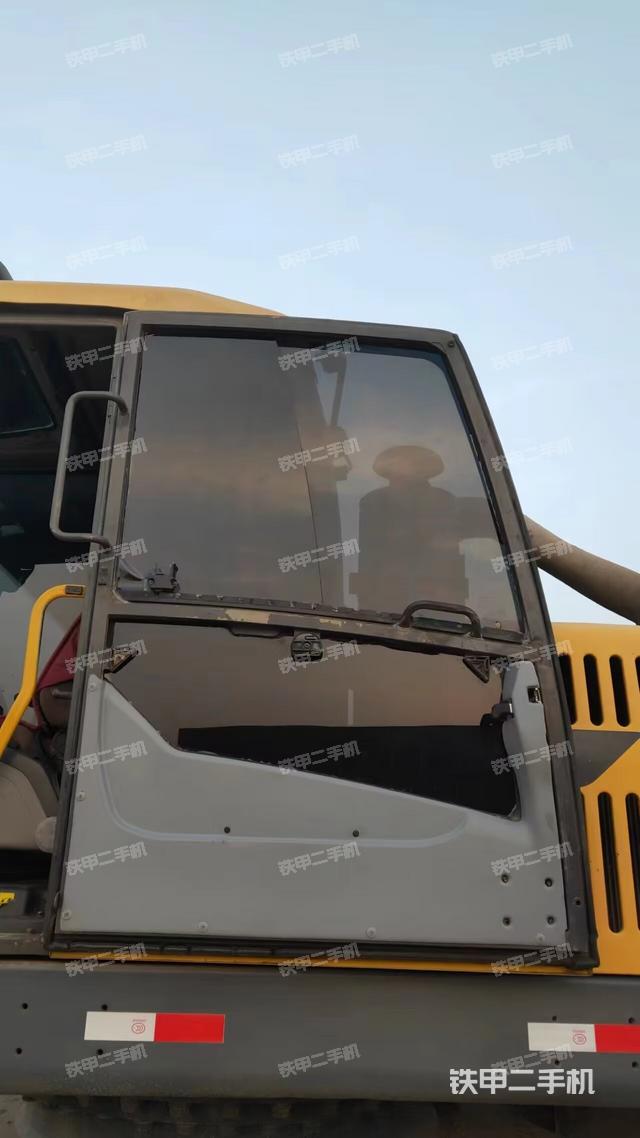 驾驶室顶部（整机外观）