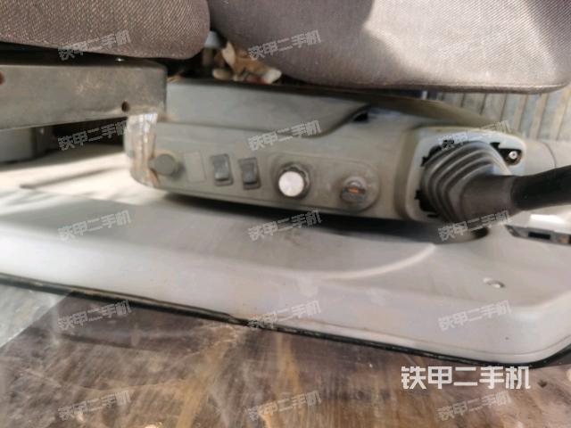 座椅右側(cè)控制臺/鑰匙門/油門/含右手柄(駕駛室部分) 座椅右側(cè)控制臺/鑰匙門/油門/含右手柄(駕駛室部分)