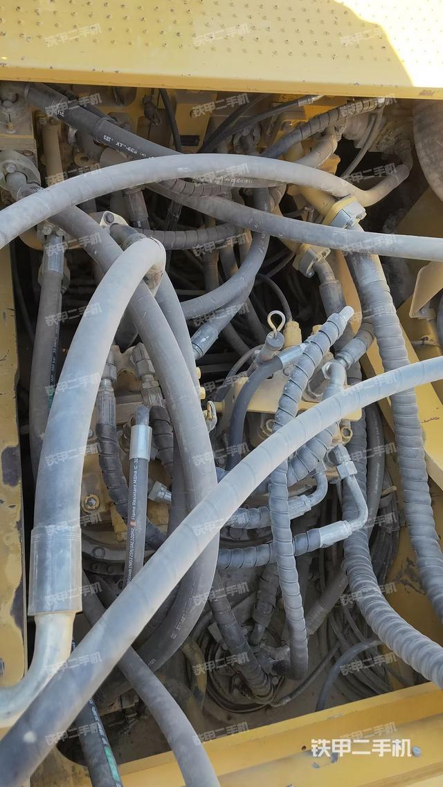 回转马达和主控阀（整机外观）