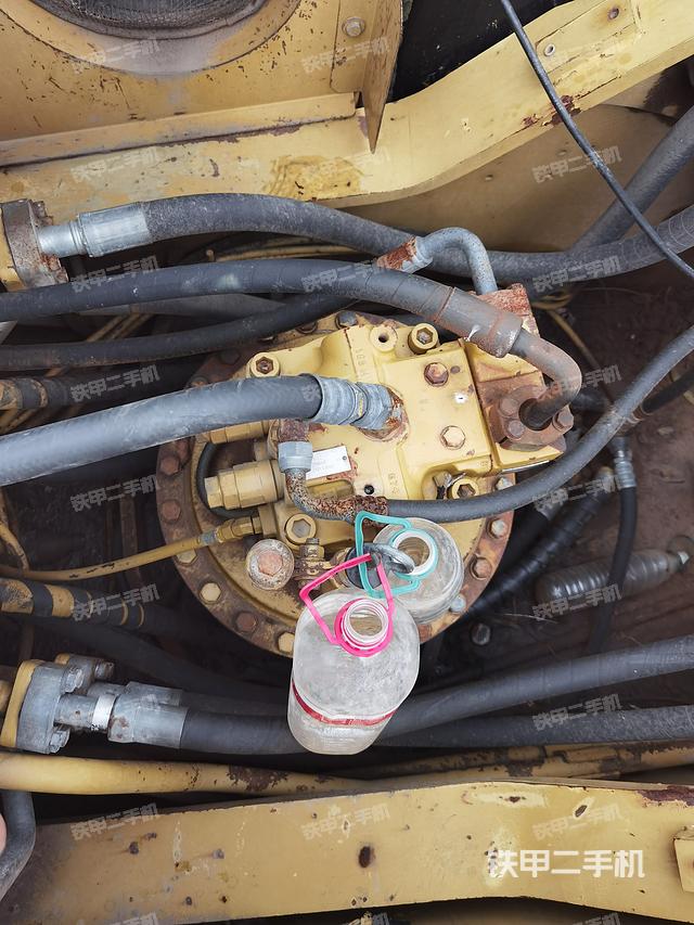 回转马达和主控阀（整机外观）