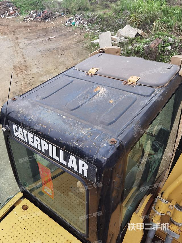 驾驶室顶部（整机外观）