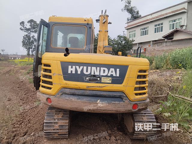 回转马达和主控阀（整机外观）