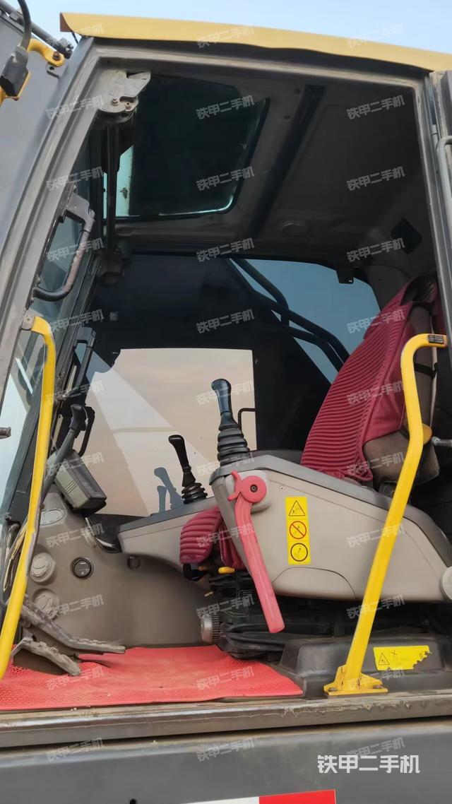 驾驶室整体（整机外观）