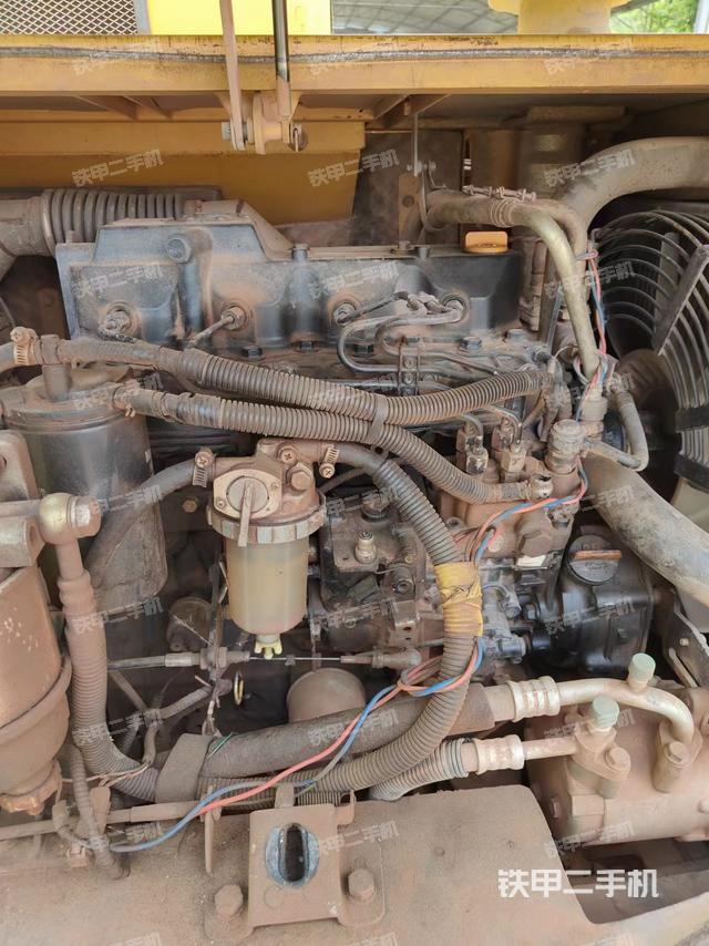 回转马达和主控阀（整机外观）