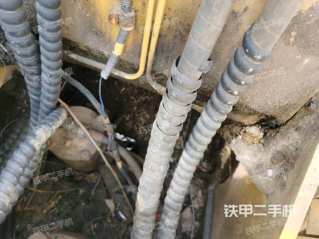 大臂背部俯視(工作和回轉(zhuǎn)裝置) 大臂背部俯視(工作和回轉(zhuǎn)裝置)