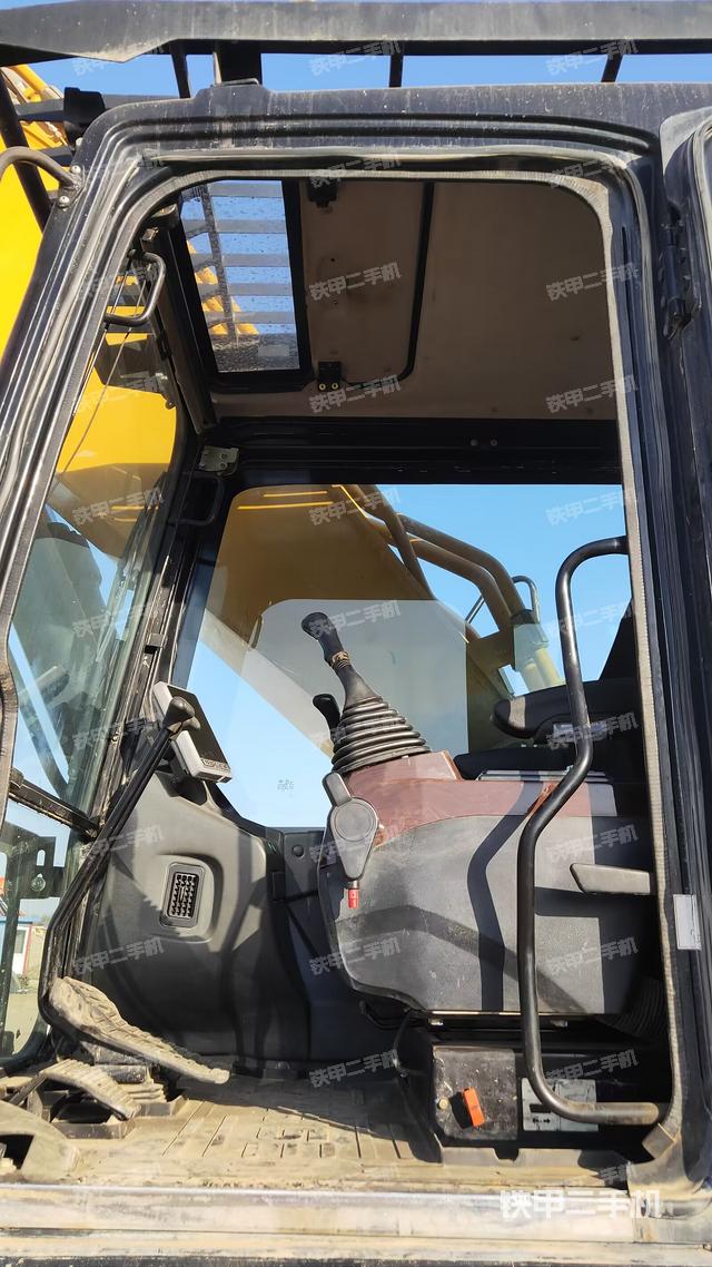 驾驶室整体（整机外观）