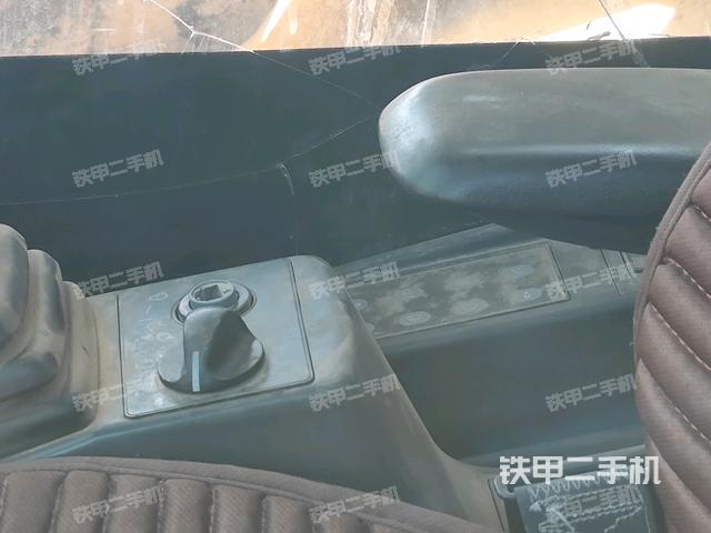 座椅左側(cè)控制臺(tái)/音響/含左手柄（駕駛室部分）