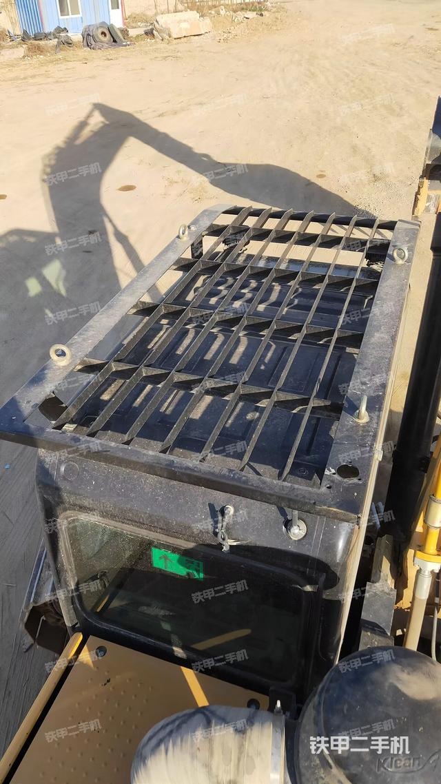 驾驶室顶部（整机外观）