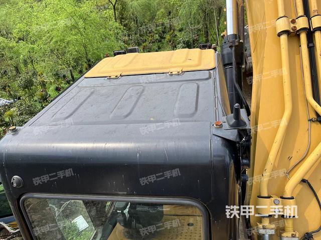 驾驶室顶部（整机外观）