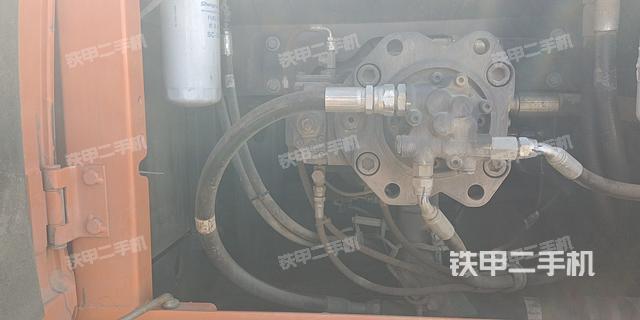 液压泵舱室正面整体（整机外观）