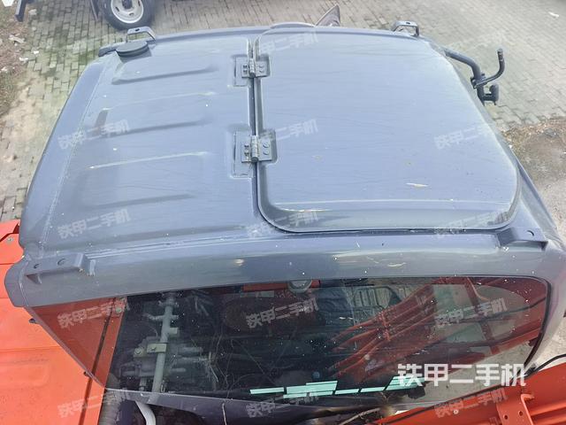 驾驶室顶部（整机外观）