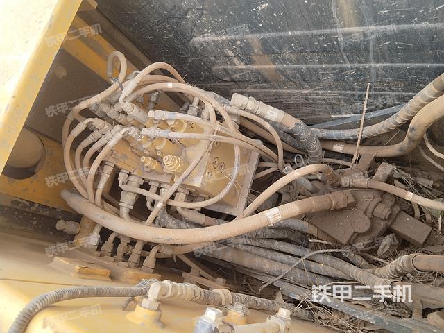 驾驶室顶部（整机外观）