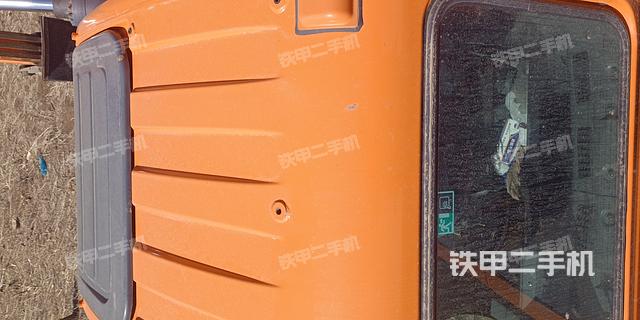 驾驶室顶部（整机外观）