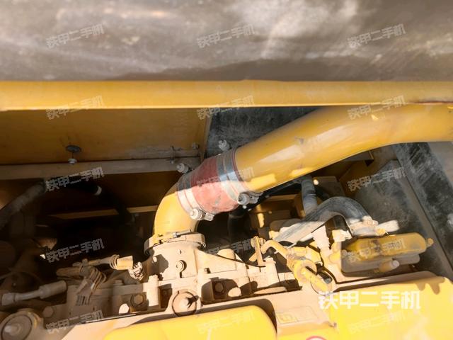 氣門(mén)室蓋螺絲特寫(xiě)（上車(chē)部件）