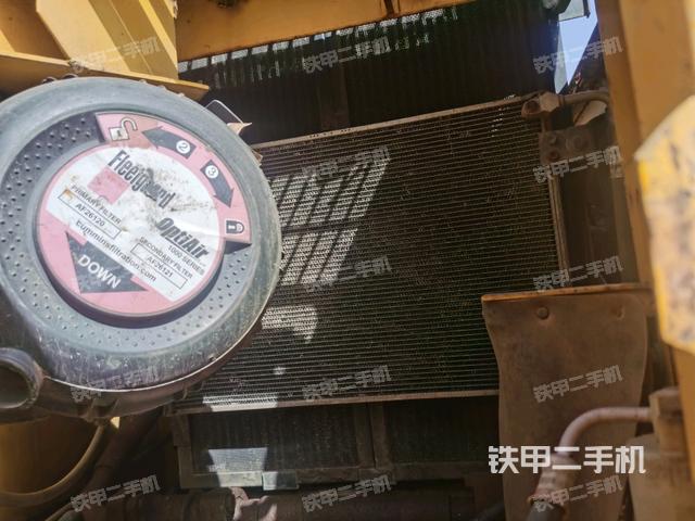 散熱器正面(大件艙室) 散熱器正面(大件艙室)
