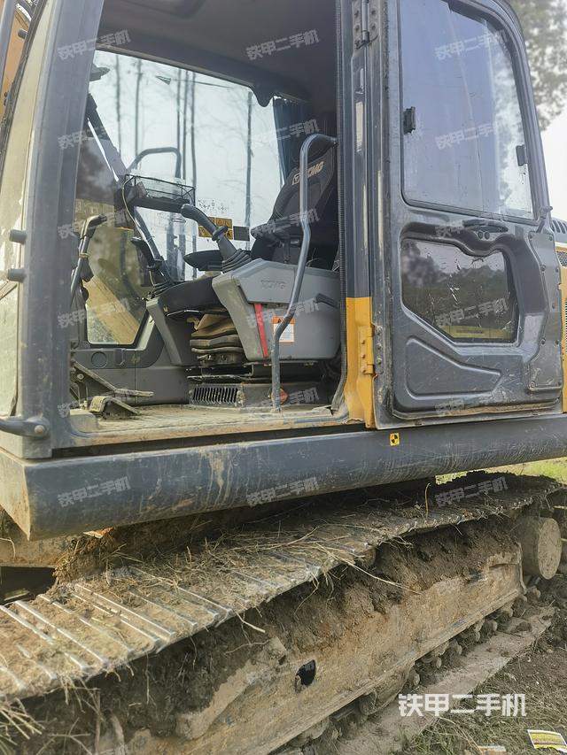 驾驶室整体（整机外观）