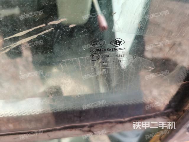 左后方玻璃角標（駕駛室部分）