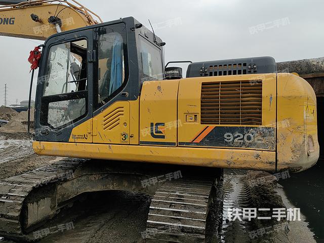 驾驶室顶部（整机外观）