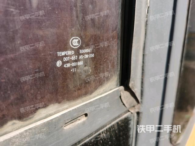 左后方玻璃角標(biāo)(駕駛室部分) 左后方玻璃角標(biāo)(駕駛室部分)