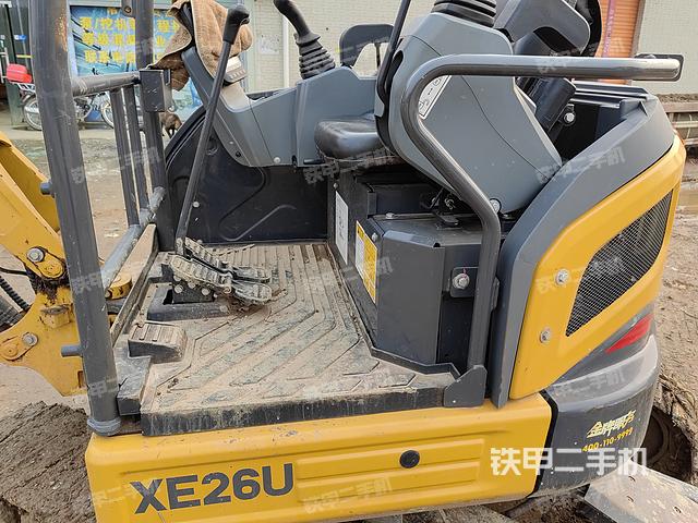 驾驶室整体（整机外观）