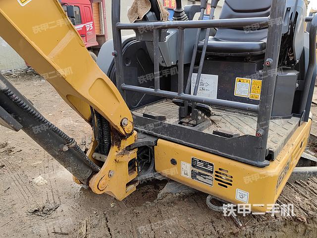 回转马达和主控阀（整机外观）